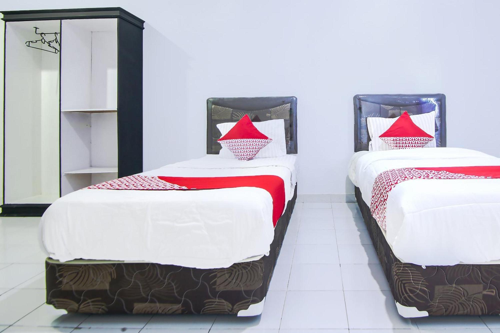 Oyo Life 91127 Wisma Sukajadi Syariah Perabumulih Buitenkant foto