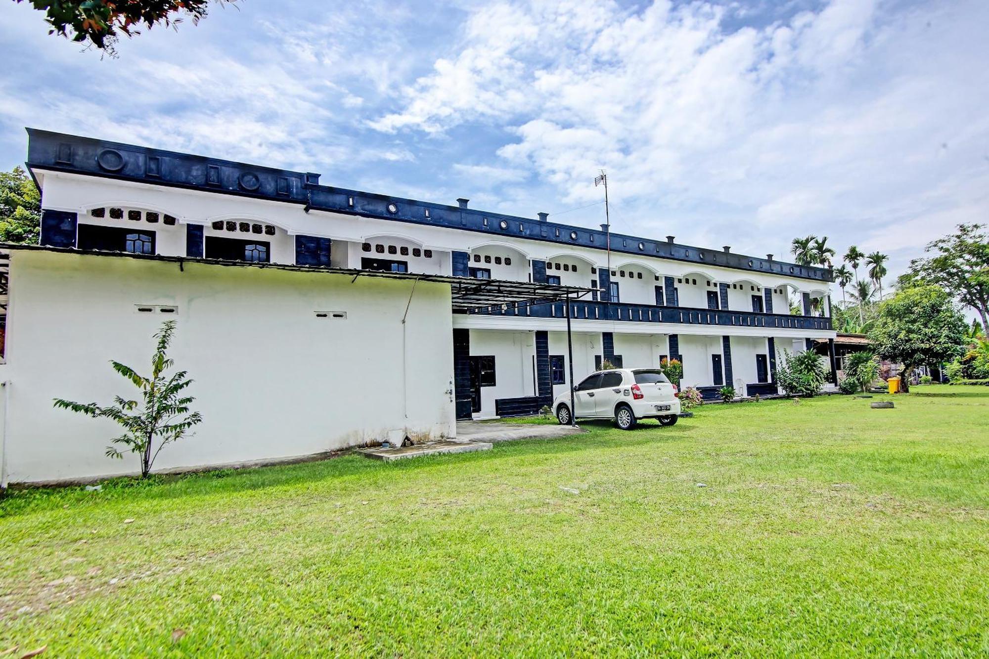 Oyo Life 91127 Wisma Sukajadi Syariah Perabumulih Buitenkant foto