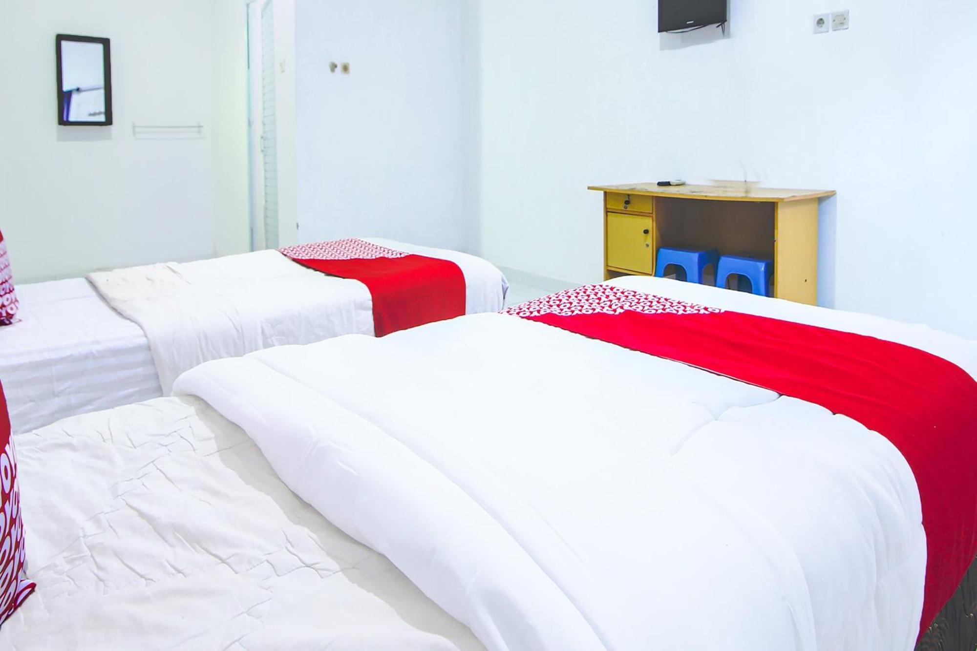 Oyo Life 91127 Wisma Sukajadi Syariah Perabumulih Buitenkant foto