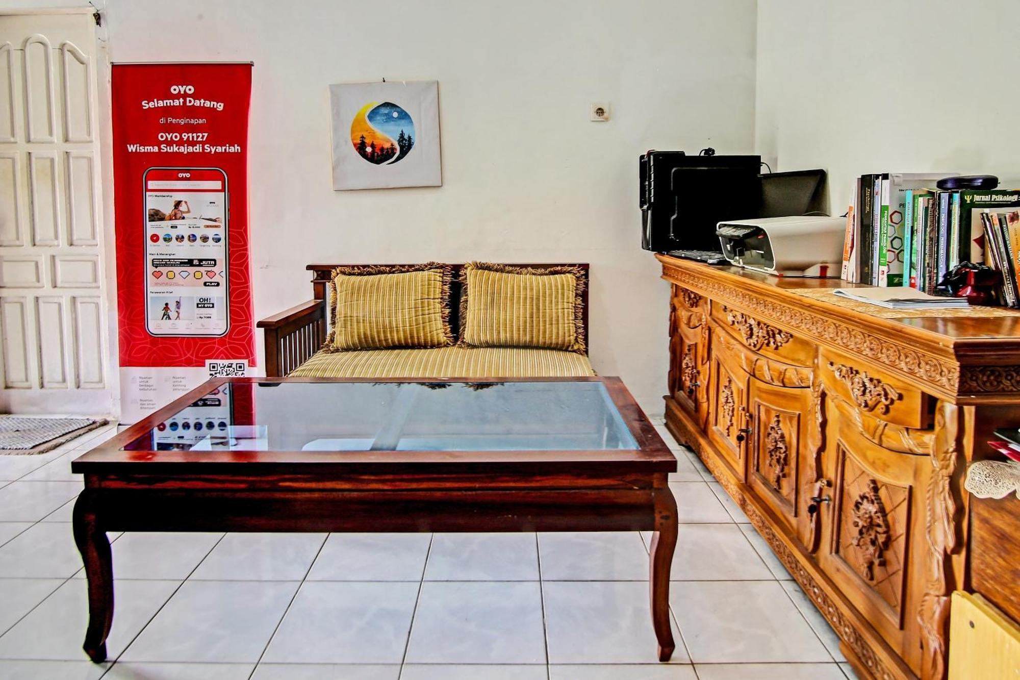 Oyo Life 91127 Wisma Sukajadi Syariah Perabumulih Buitenkant foto